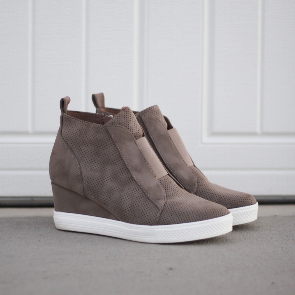 LAST PAIR SIZE 5.5! Taupe sneaker wedges - Picture 1 of 5